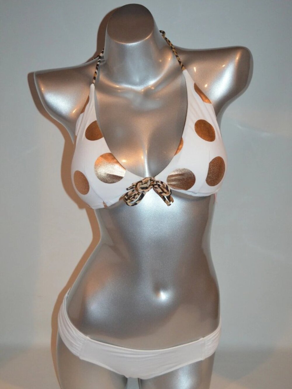 Brand New Victoria's Secret Bikini Set Medium Top/ Small Bottoms
